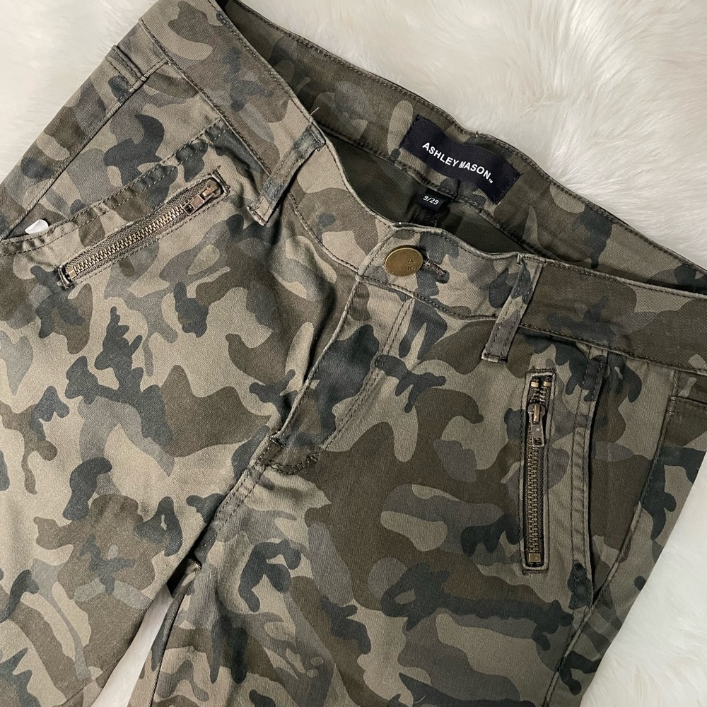 Camo jeans size 9/29